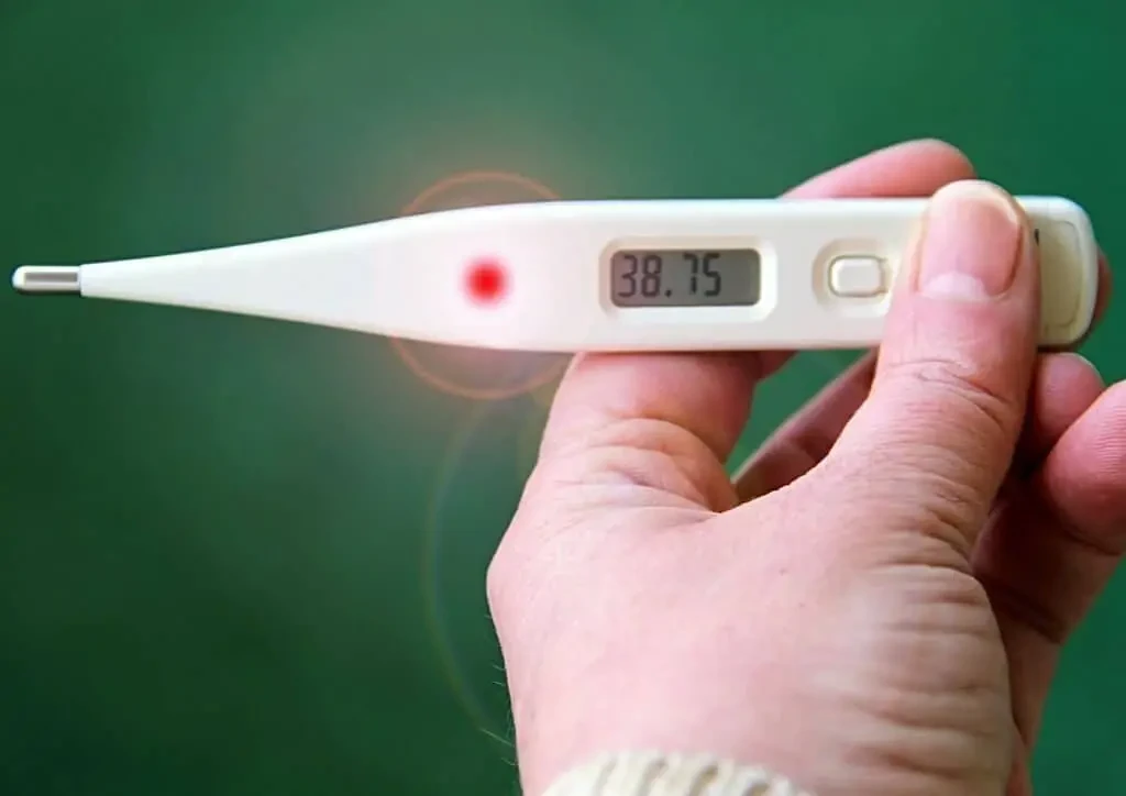 Fièvre bébé : pour savoir quand s'inquiéter, utilisez un thermomètre électronique