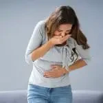 Femme enceinte souffrant de nausées de grossesse