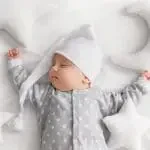 Nouveau-né en train de dormir
