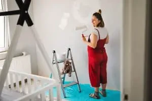 Peindre enceinte la chambre de bébé