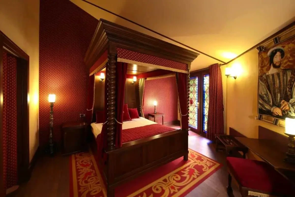 Le Camp du Drap d'Or, l'un des hôtels à l'intérieur du Parc du Puy du Fou