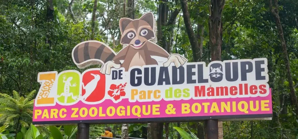 Entrée du zoo de Guadeloupe, une activité en famille idéale
