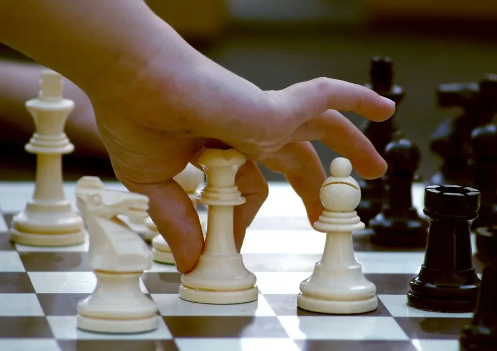 Apprendre les échecs à 6 ans nécessite de savoir les mouvements autorisés pour chaque pièce.