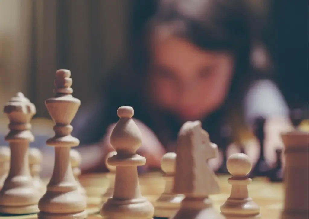 Apprendre à jouer aux échecs à 6 ans   nécessite d'apprendre le rôle de chaque pièce.
