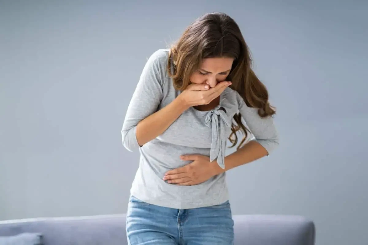 Femme enceinte souffrant de nausées de grossesse